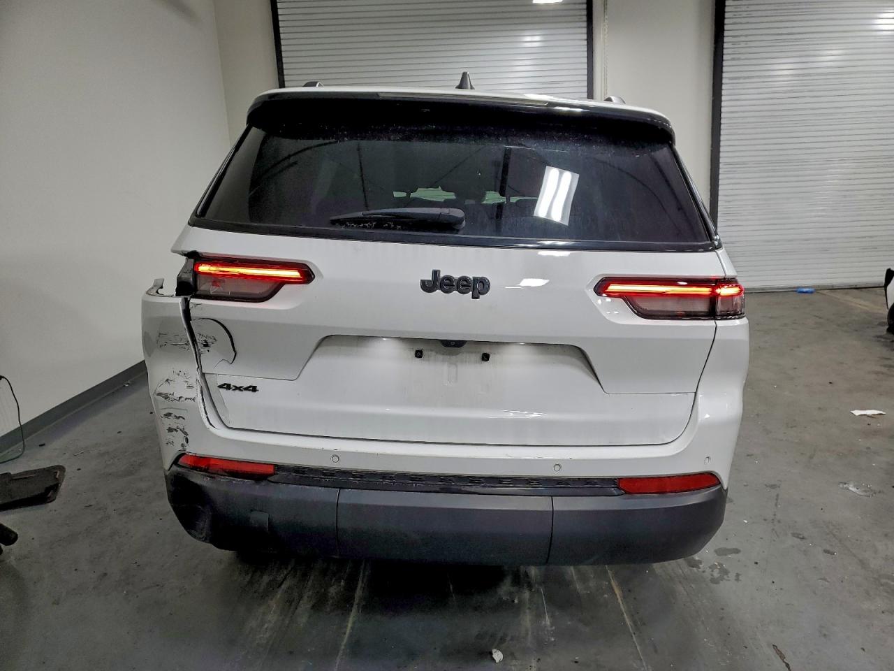 2023 JEEP GRAND CHEROKEE L LAREDO photo 6
