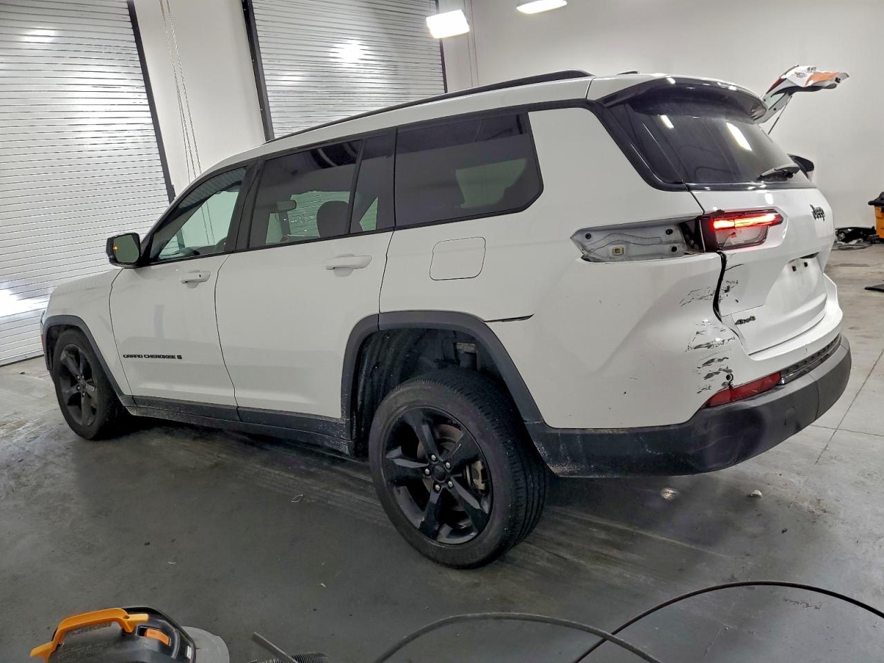 2023 JEEP GRAND CHEROKEE L LAREDO photo 2