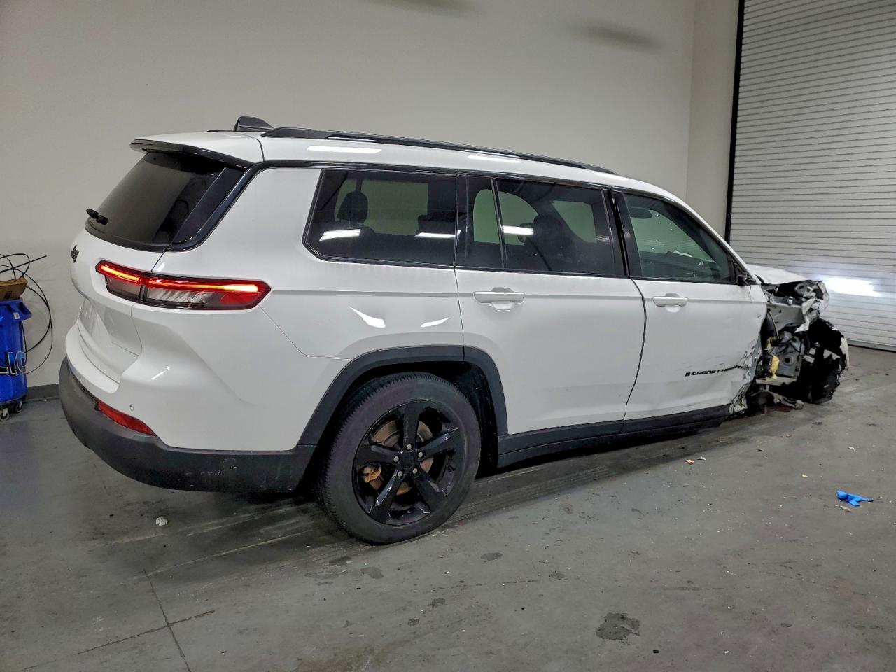 2023 JEEP GRAND CHEROKEE L LAREDO photo 3