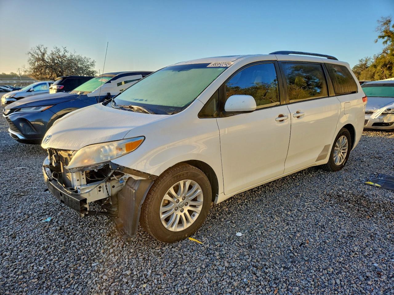 2013 TOYOTA SIENNA