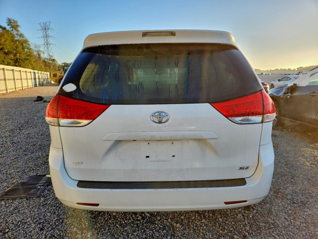 2013 TOYOTA SIENNA XLE photo 6