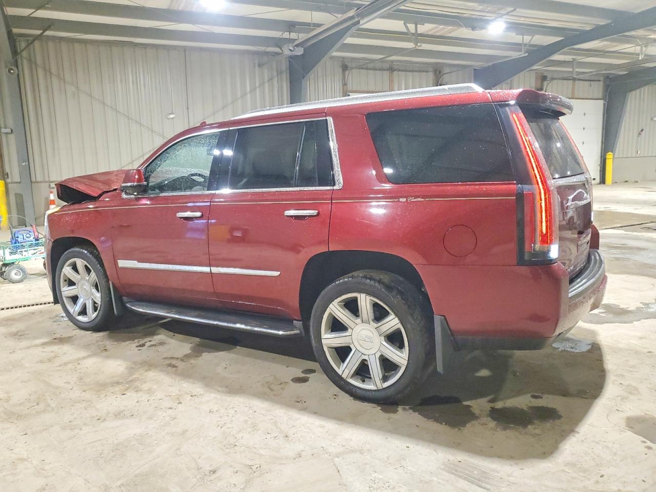 2016 CADILLAC ESCALADE LUXURY photo 2
