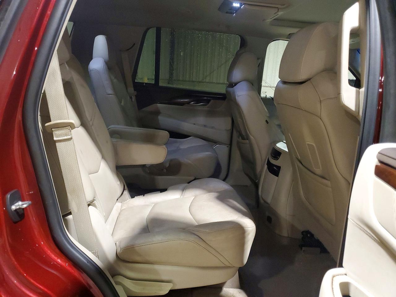 2016 CADILLAC ESCALADE LUXURY photo 11