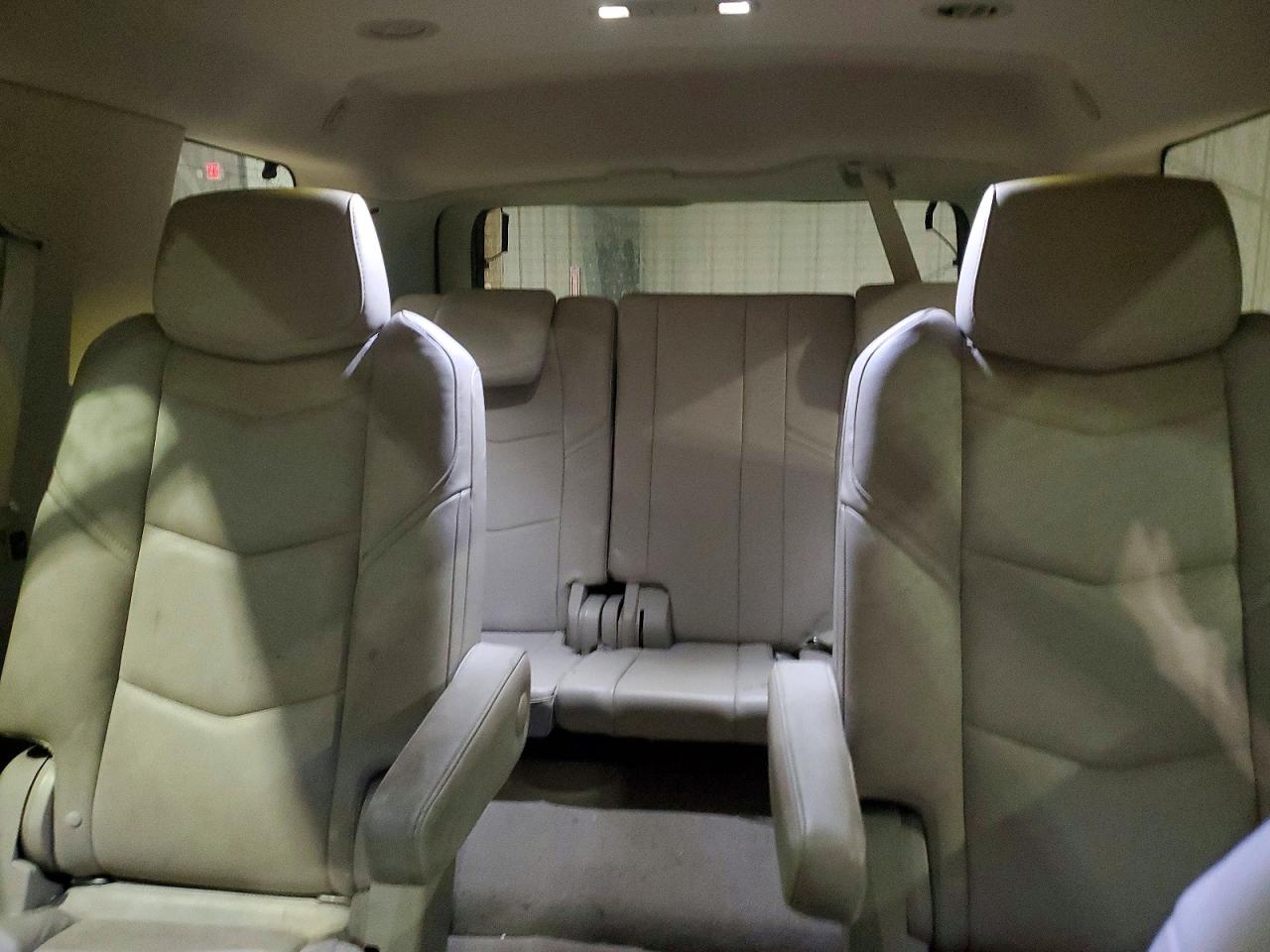 2016 CADILLAC ESCALADE LUXURY photo 10