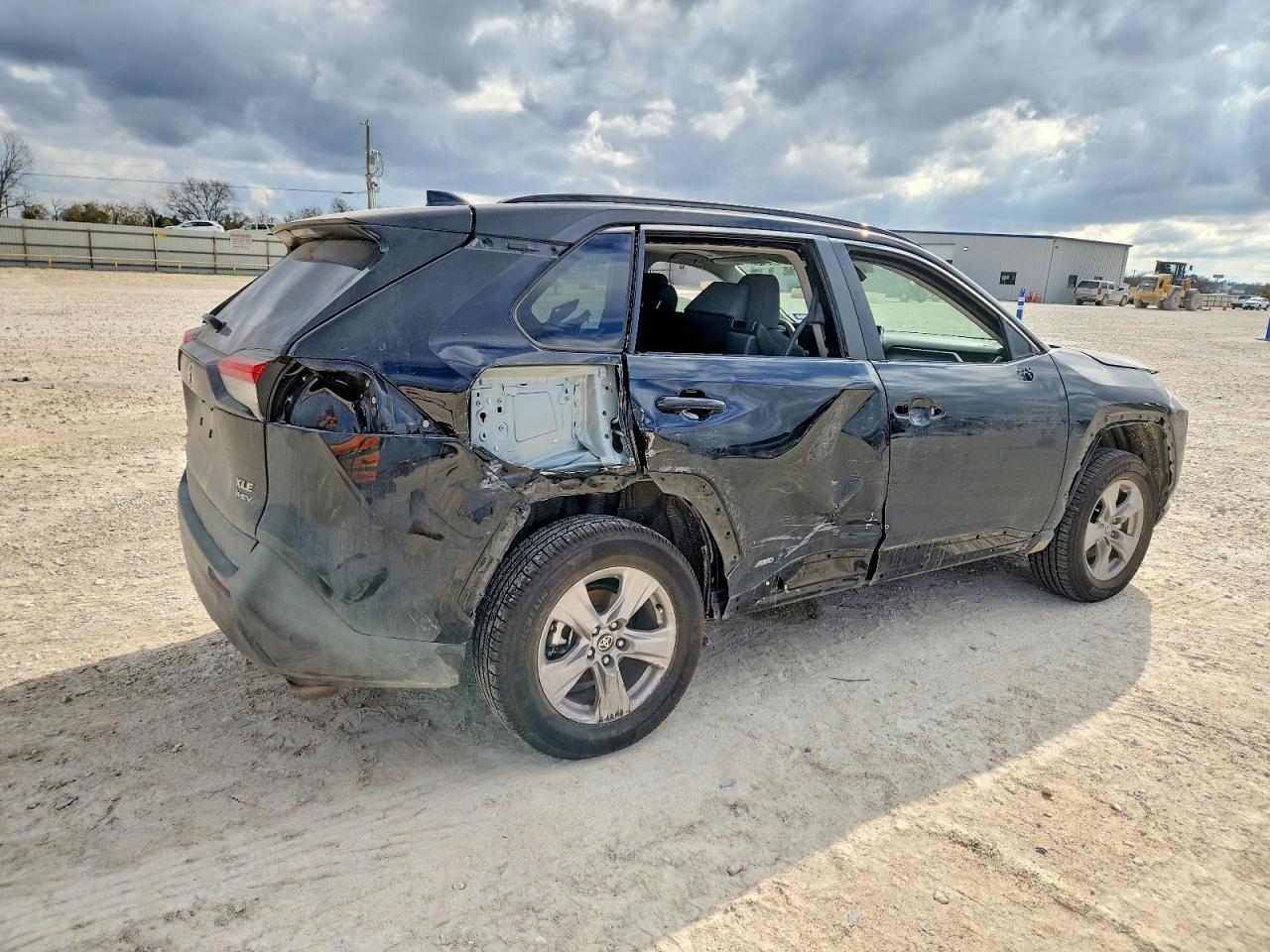 2025 TOYOTA RAV4 XLE photo 3