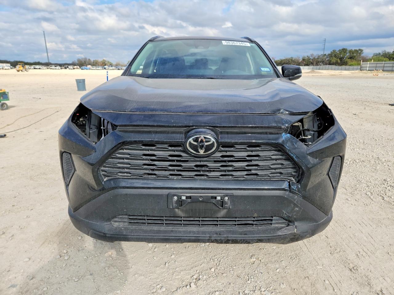 2025 TOYOTA RAV4 XLE photo 5