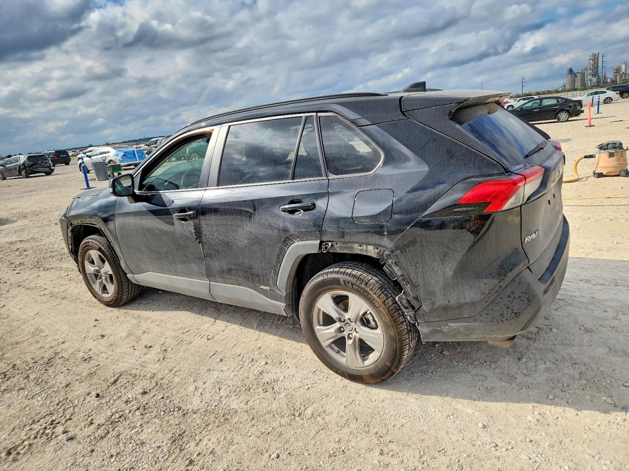 2025 TOYOTA RAV4 XLE photo 2