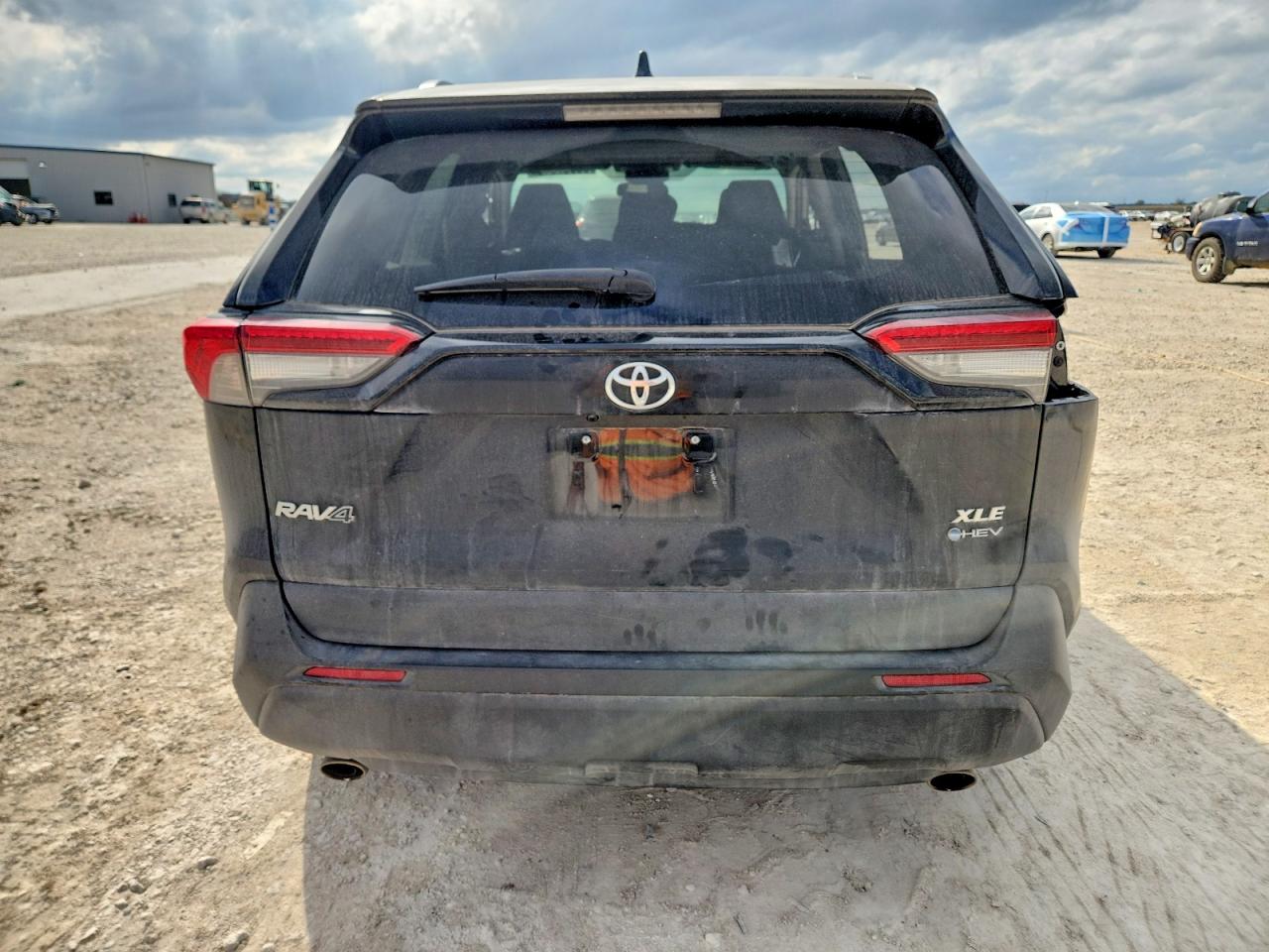 2025 TOYOTA RAV4 XLE photo 6