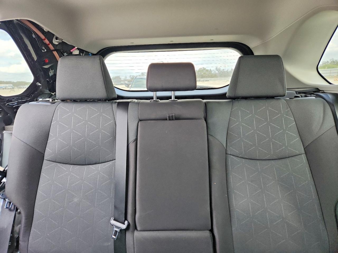 2025 TOYOTA RAV4 XLE photo 10