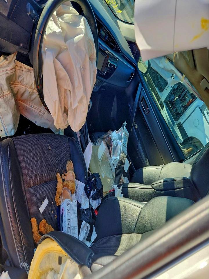 2016 TOYOTA COROLLA photo 15