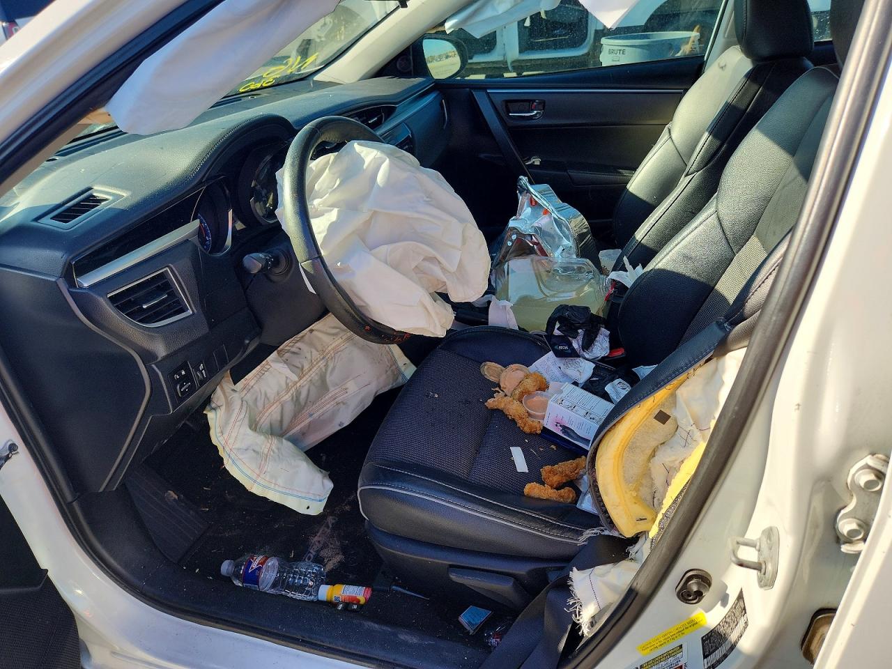 2016 TOYOTA COROLLA photo 13