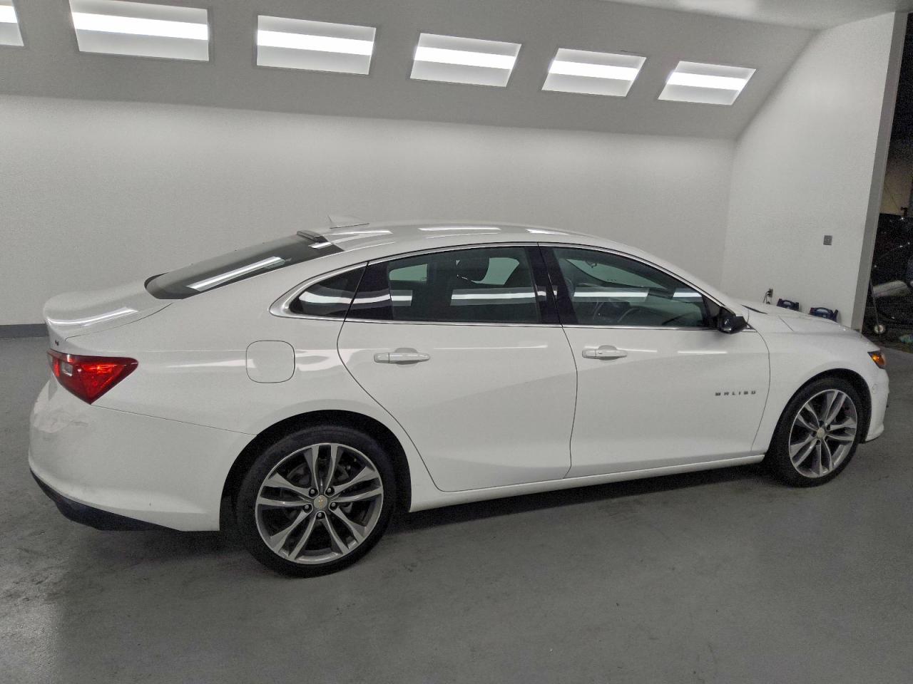 2023 CHEVROLET MALIBU LT photo 3