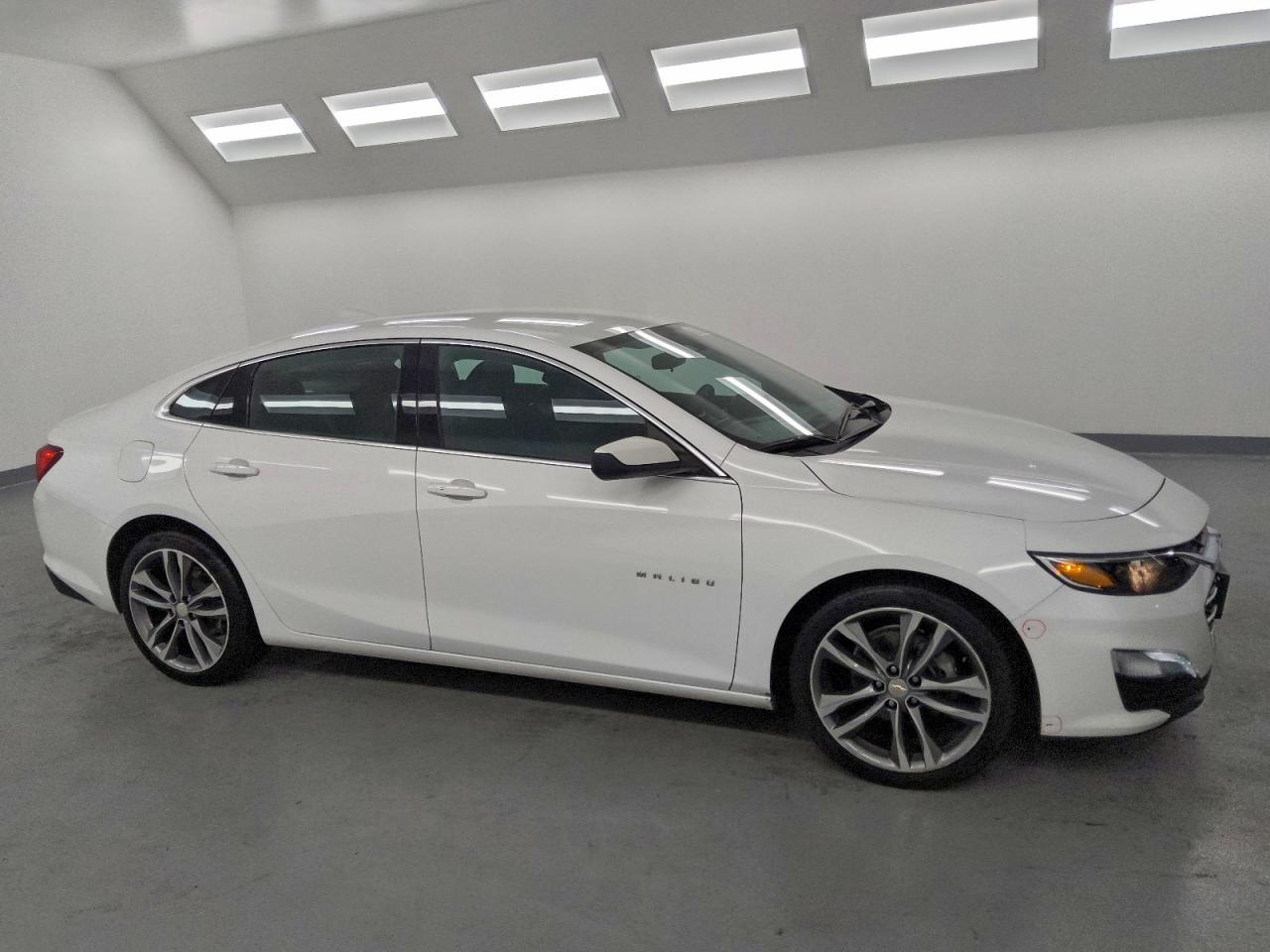 2023 CHEVROLET MALIBU LT photo 4