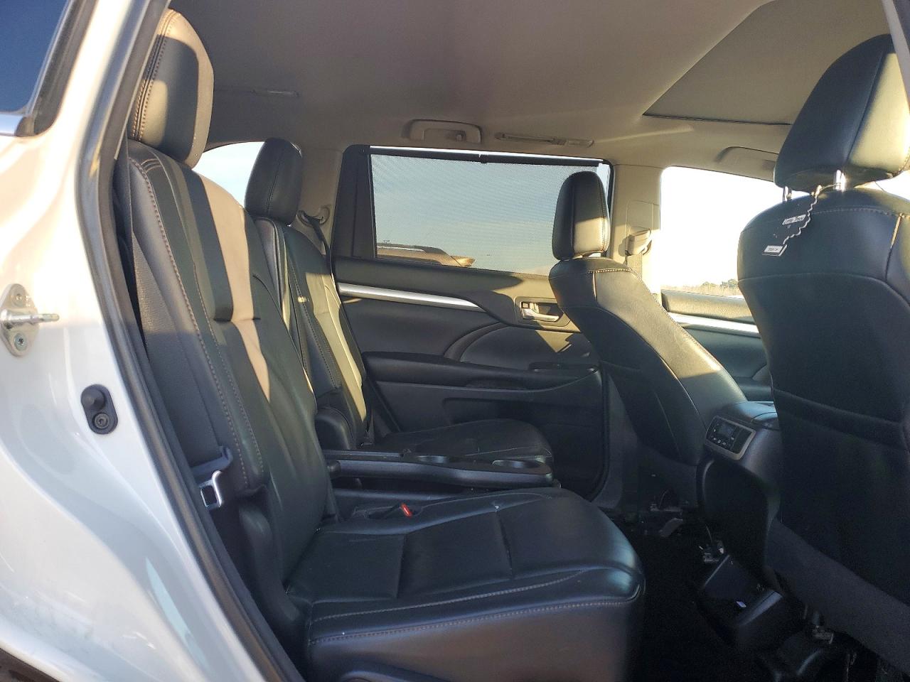 2018 TOYOTA HIGHLANDER SE photo 11