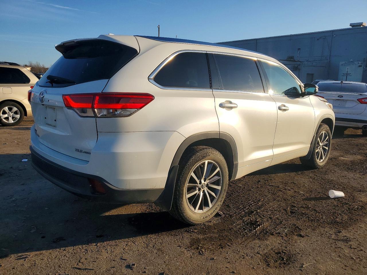 2018 TOYOTA HIGHLANDER SE photo 3