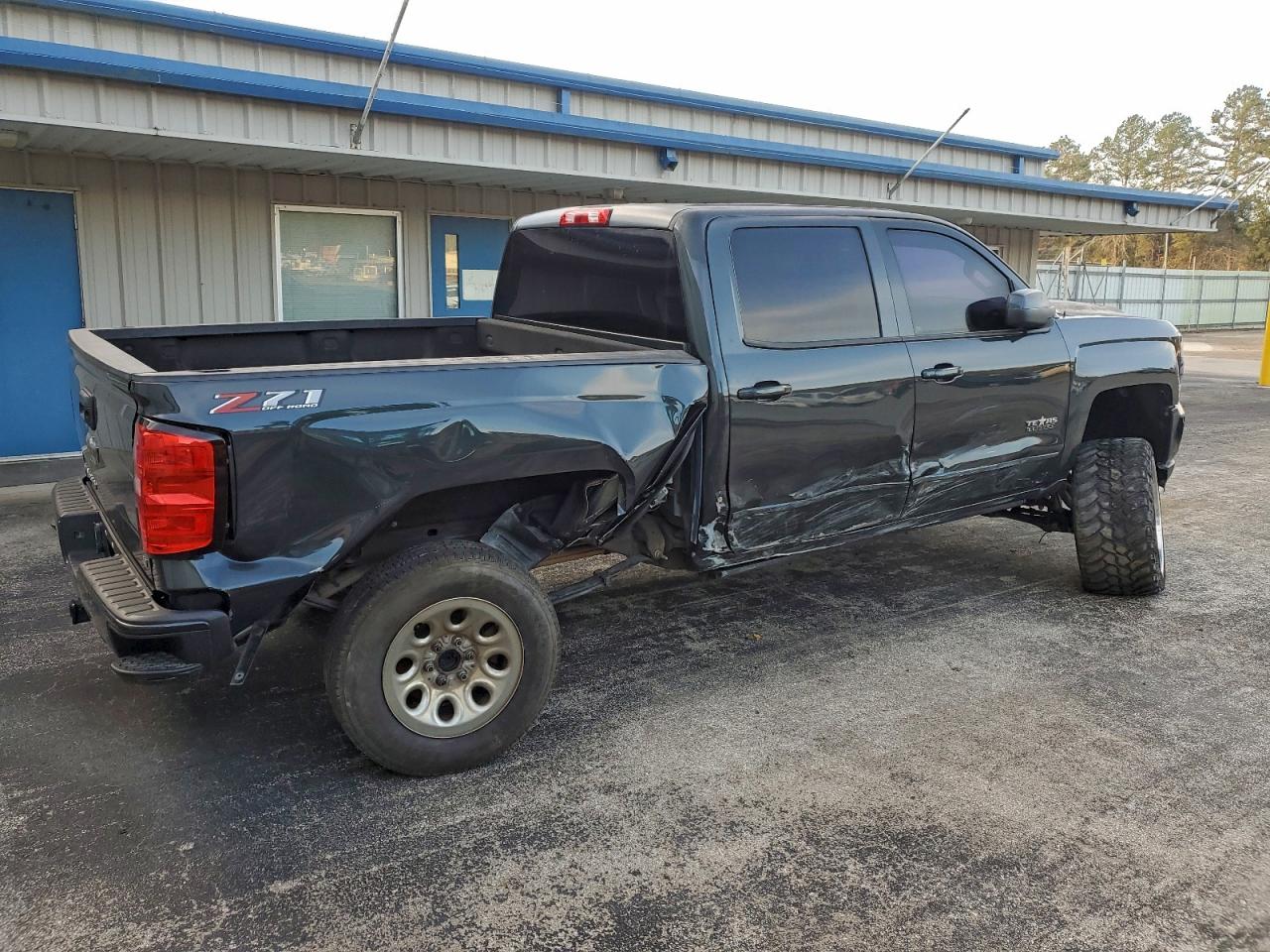 2018 CHEVROLET SILVERADO K1500 LT photo 3