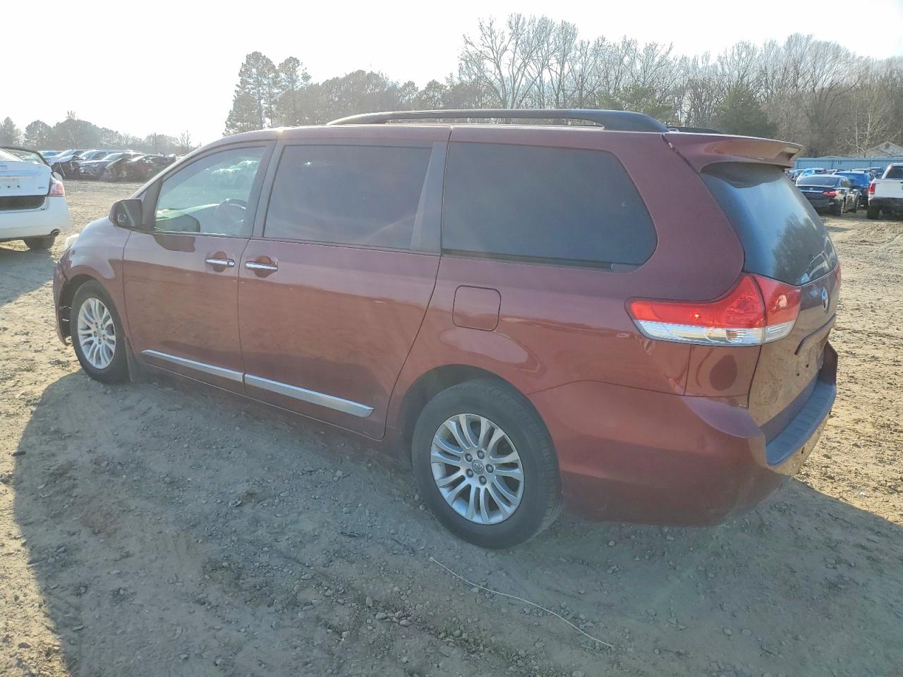 2013 TOYOTA SIENNA XLE photo 2