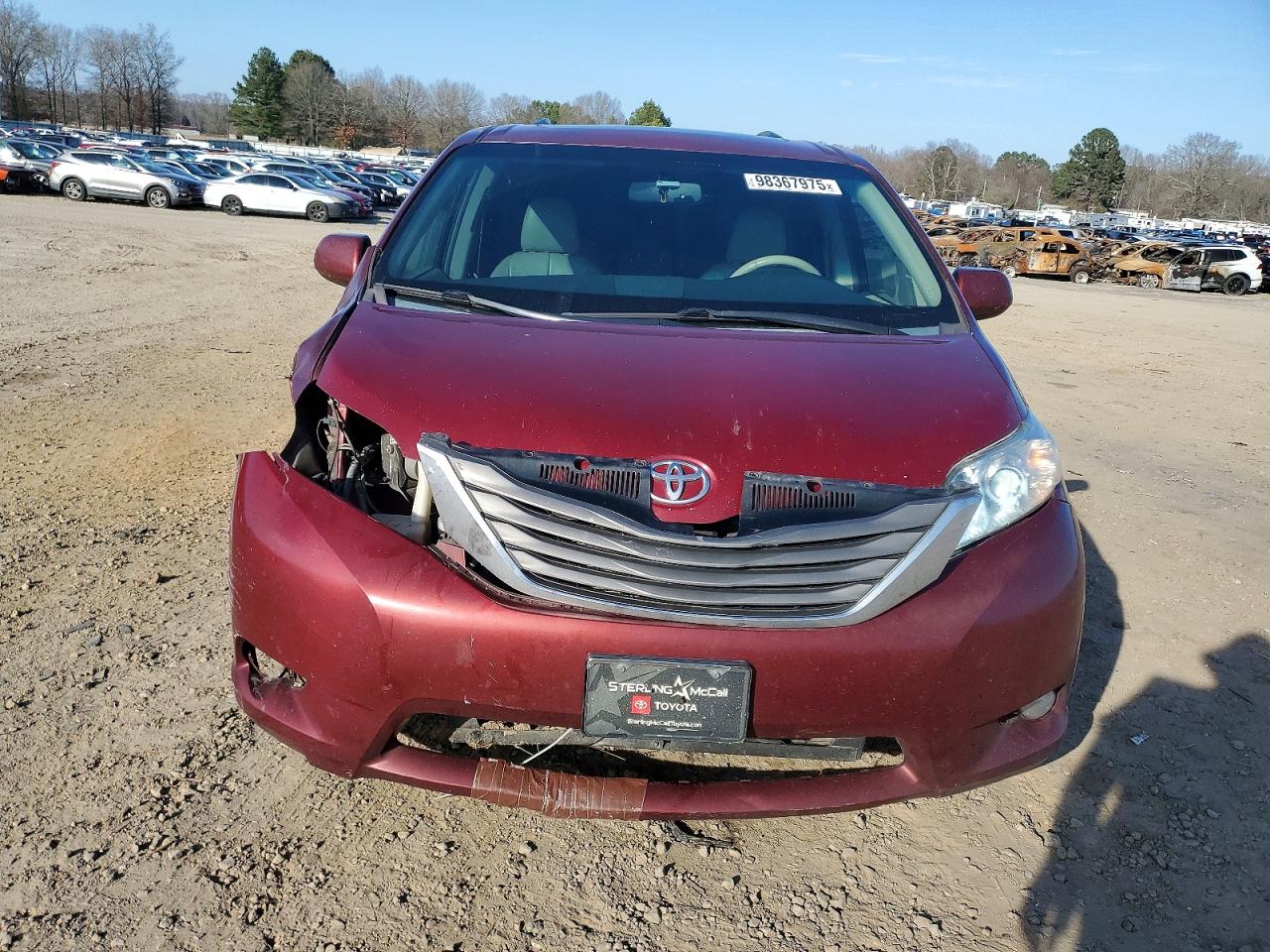 2013 TOYOTA SIENNA XLE photo 5