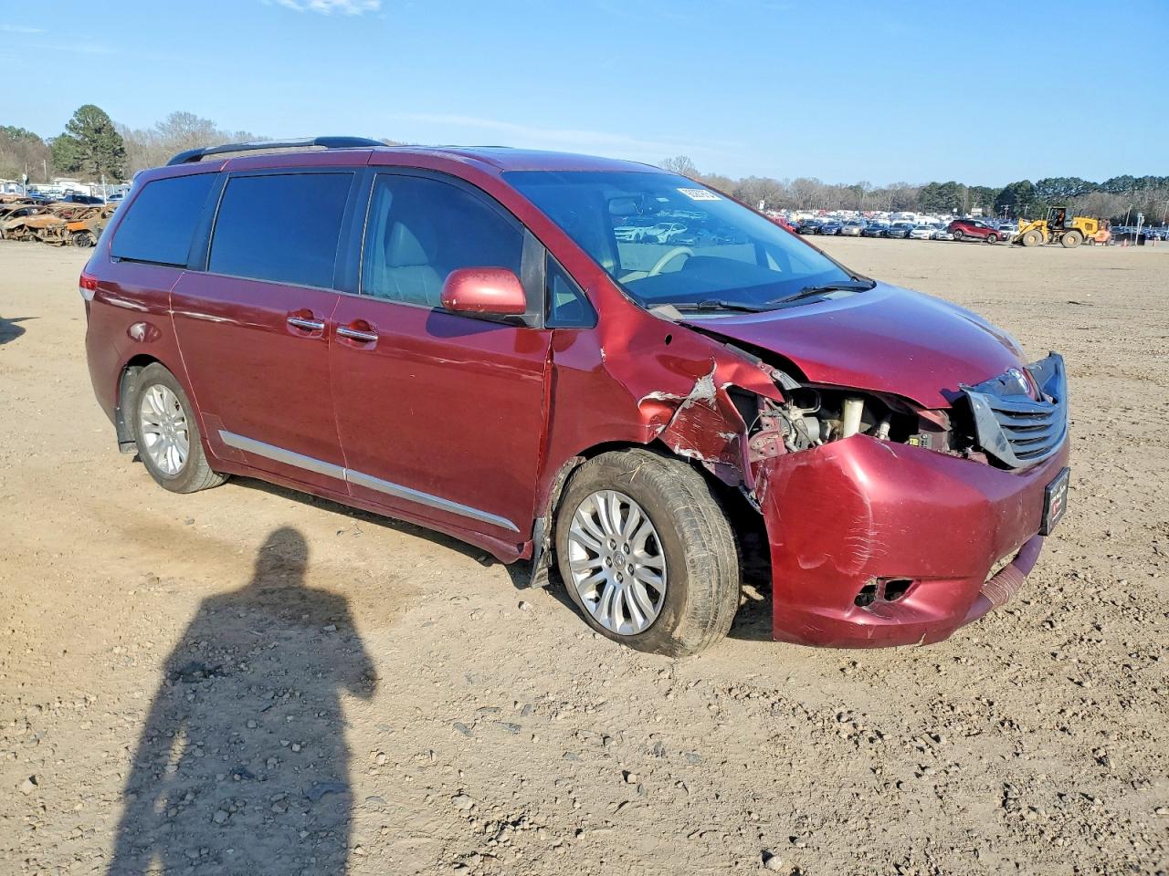 2013 TOYOTA SIENNA XLE photo 4