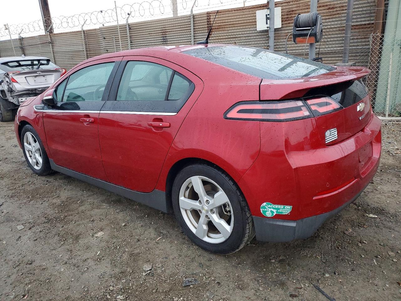 2014 CHEVROLET VOLT photo 2