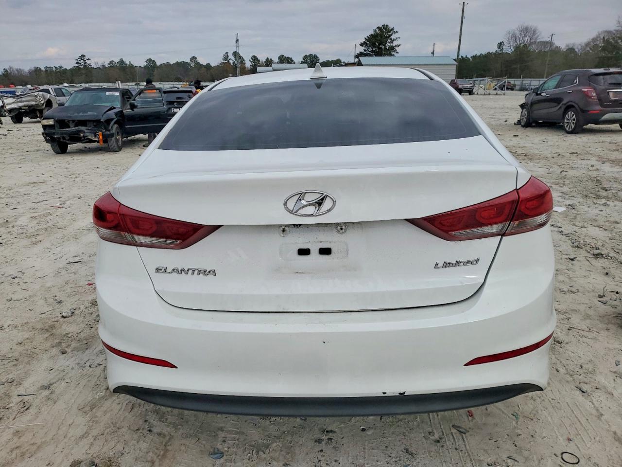 2017 HYUNDAI ELANTRA SE photo 6