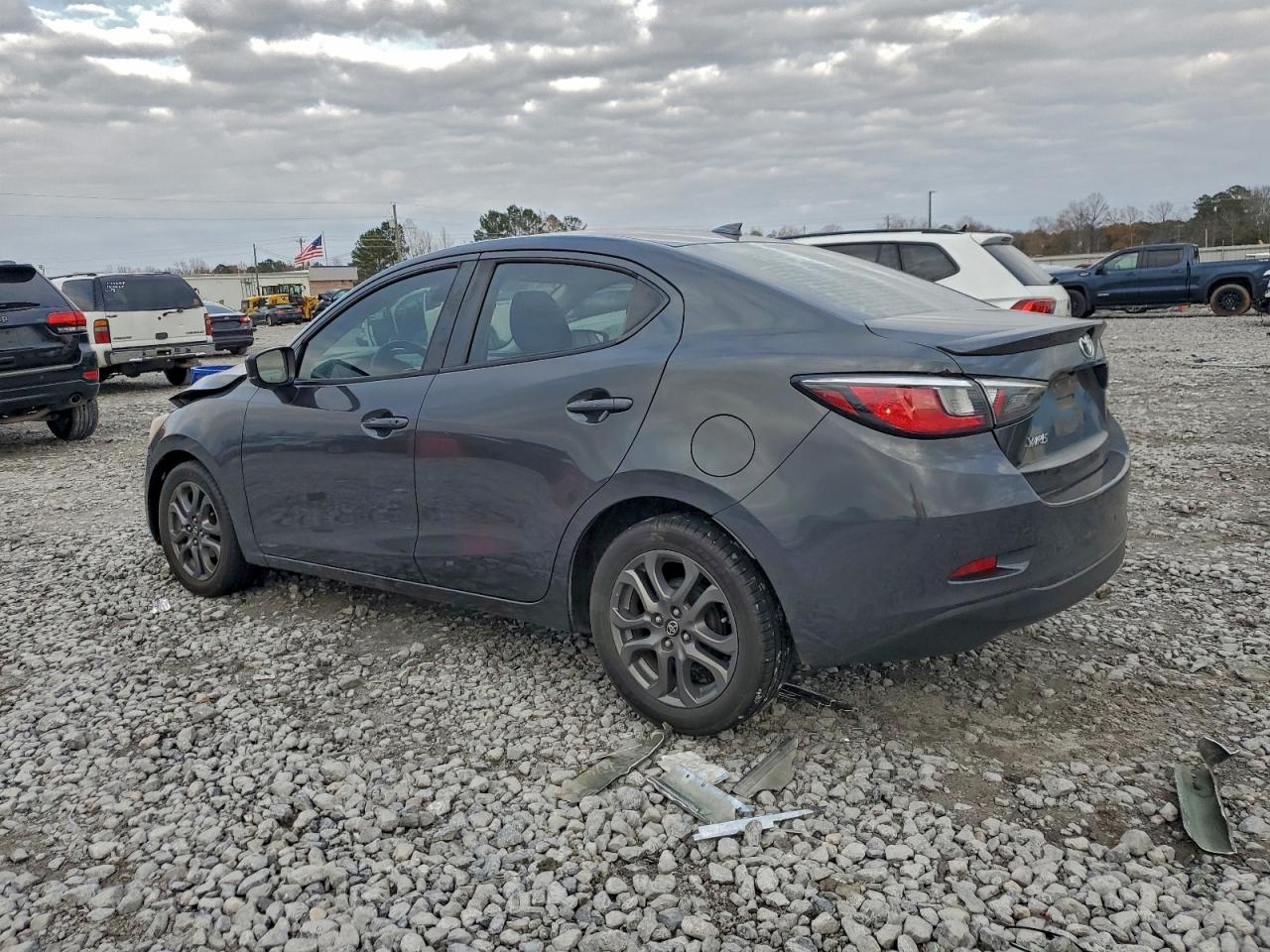 2019 TOYOTA YARIS L photo 2