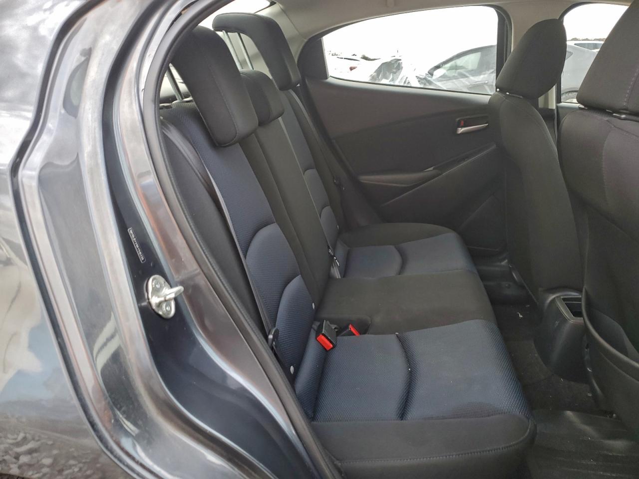 2019 TOYOTA YARIS L photo 10