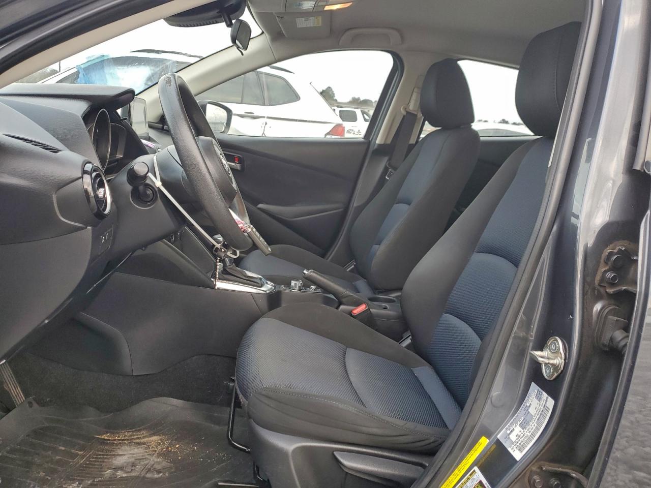 2019 TOYOTA YARIS L photo 7