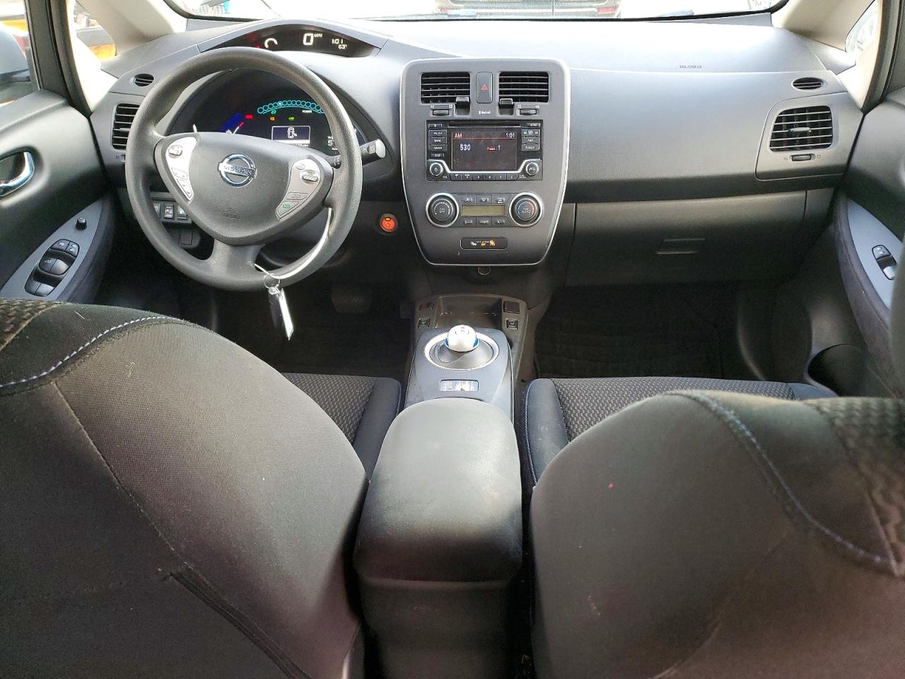 2016 NISSAN LEAF SV photo 8