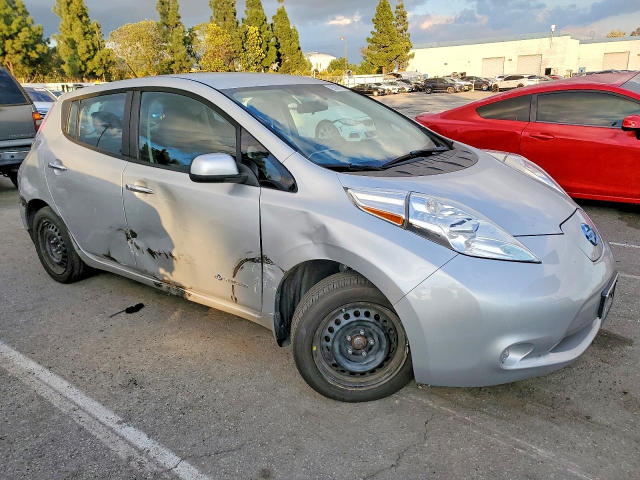 2016 NISSAN LEAF SV photo 4