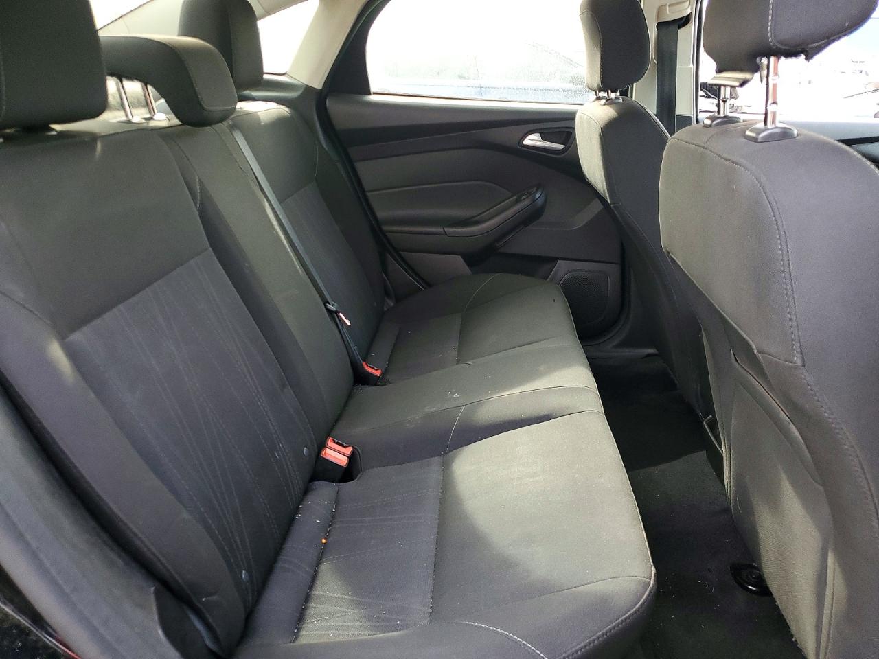2018 FORD FOCUS SE photo 10