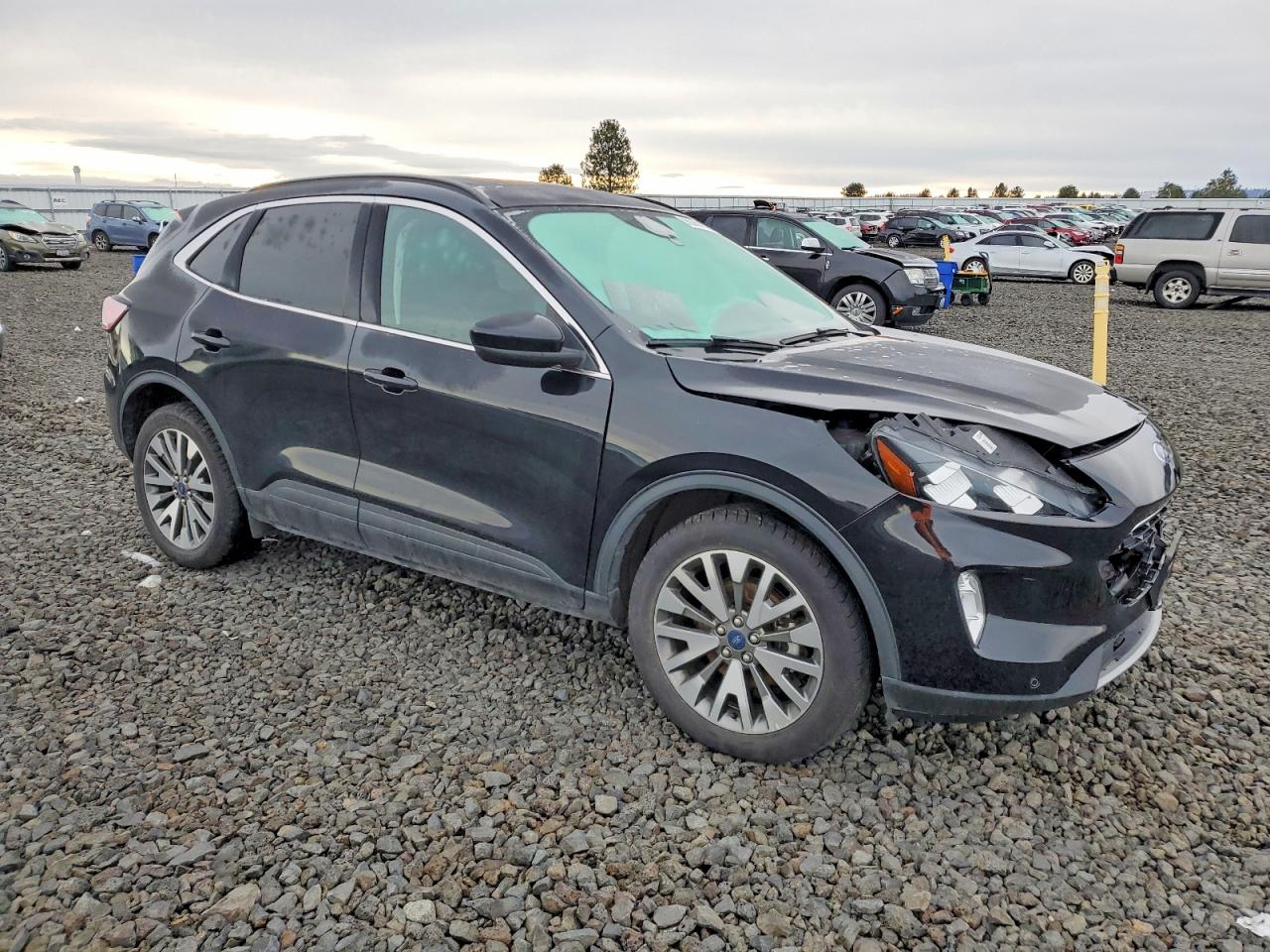 2022 FORD ESCAPE TITANIUM photo 4