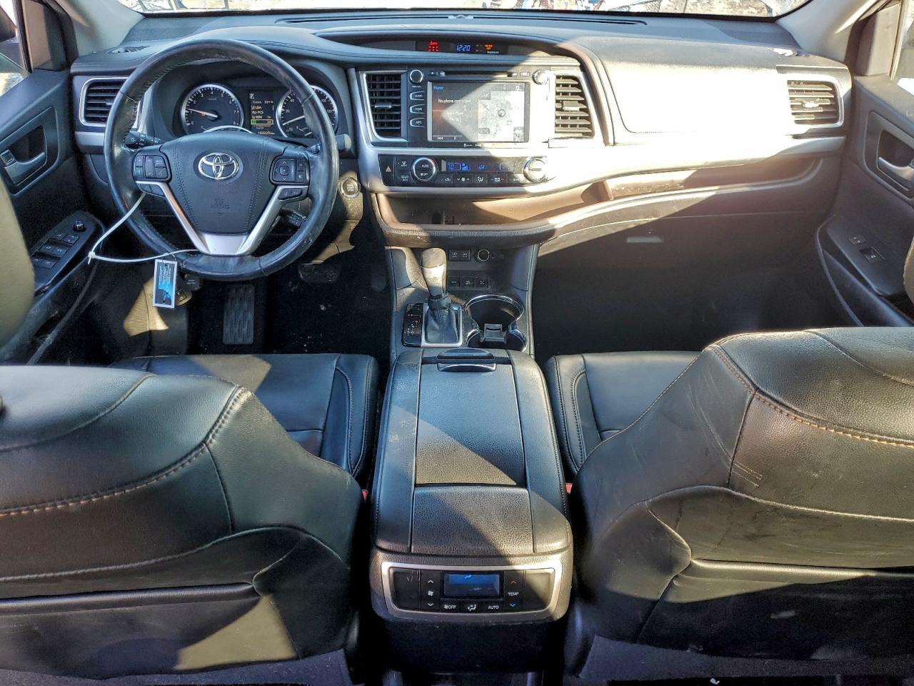 2017 TOYOTA HIGHLANDER SE photo 8