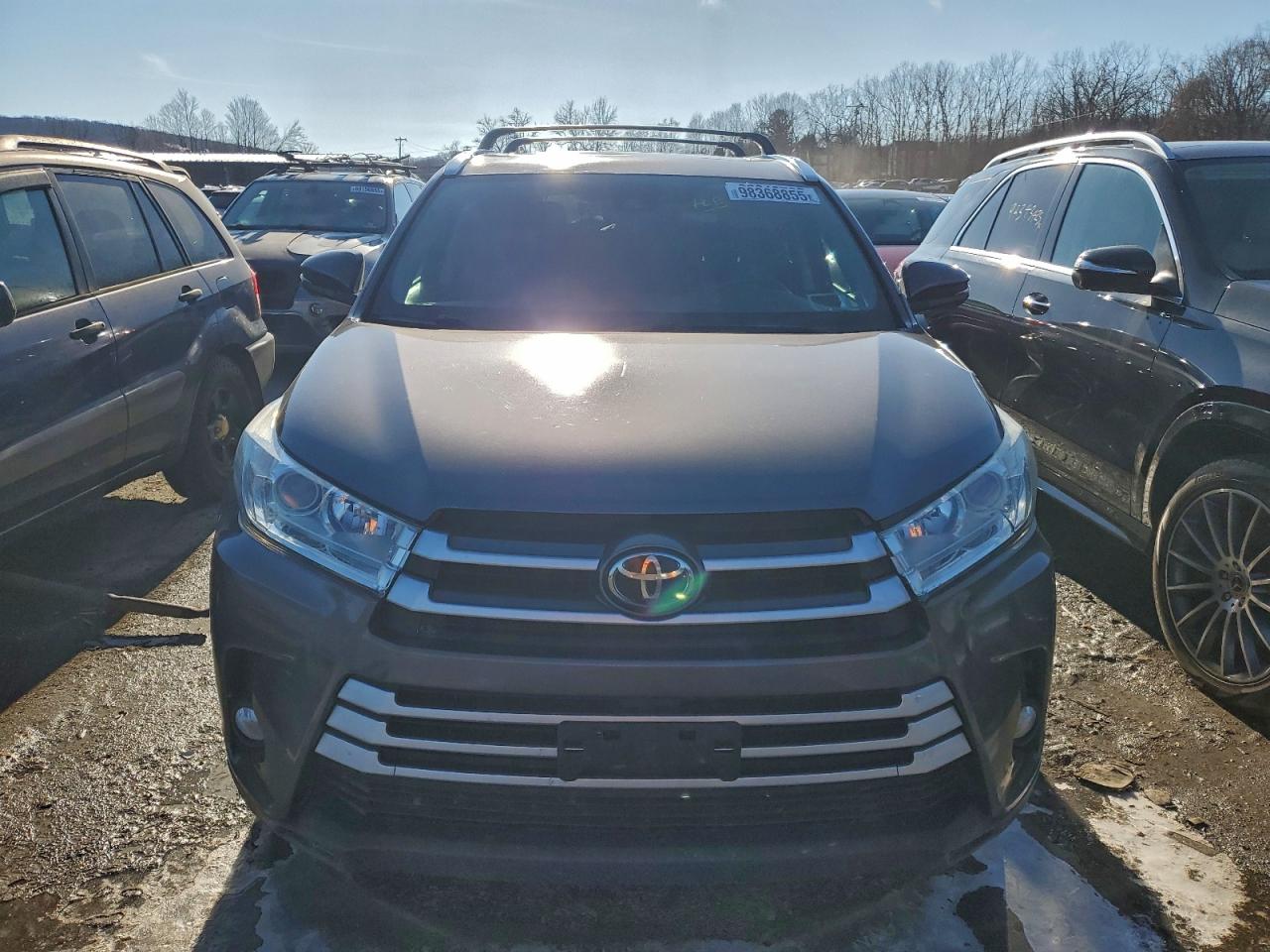 2017 TOYOTA HIGHLANDER SE photo 5