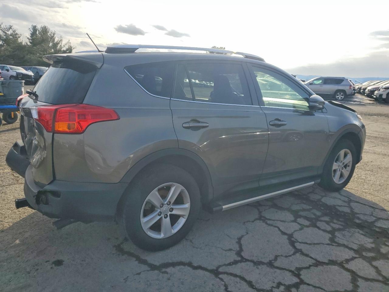 2013 TOYOTA RAV4 XLE photo 3