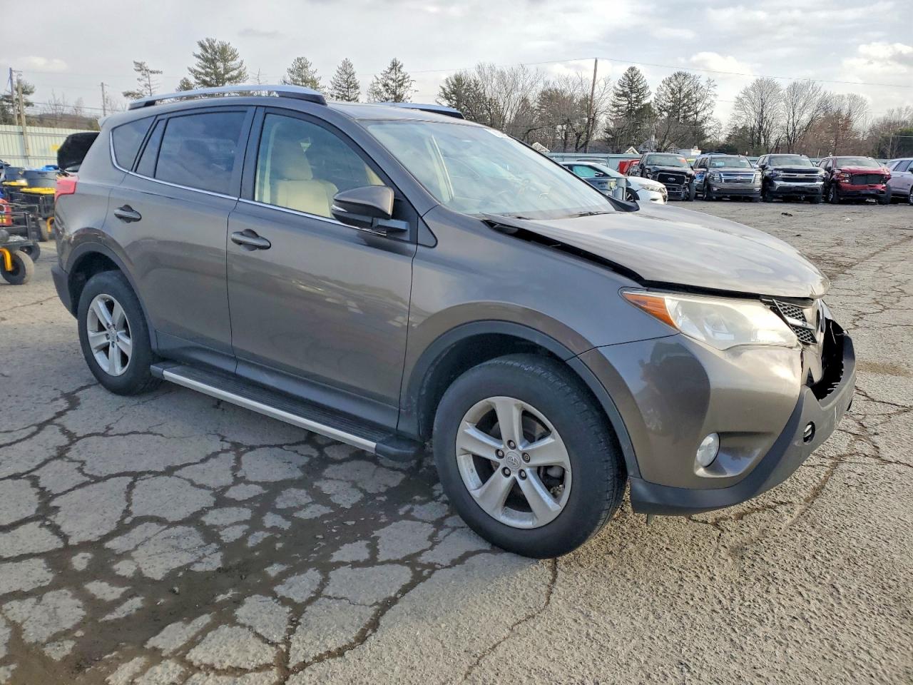 2013 TOYOTA RAV4 XLE photo 4