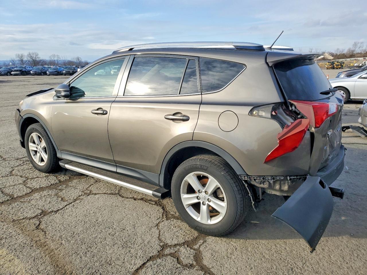 2013 TOYOTA RAV4 XLE photo 2