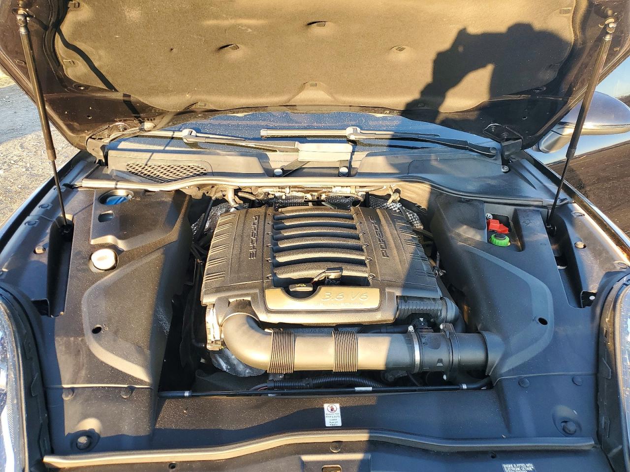 2016 PORSCHE CAYENNE photo 23