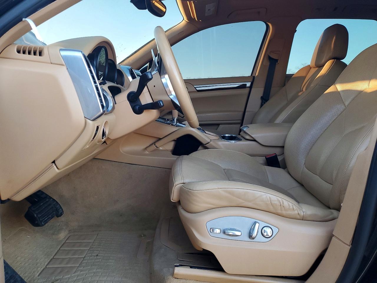 2016 PORSCHE CAYENNE photo 13