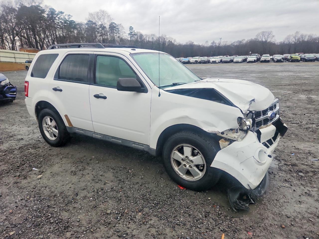 2011 FORD ESCAPE XLT photo 4