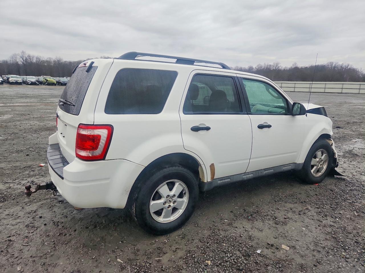 2011 FORD ESCAPE XLT photo 3