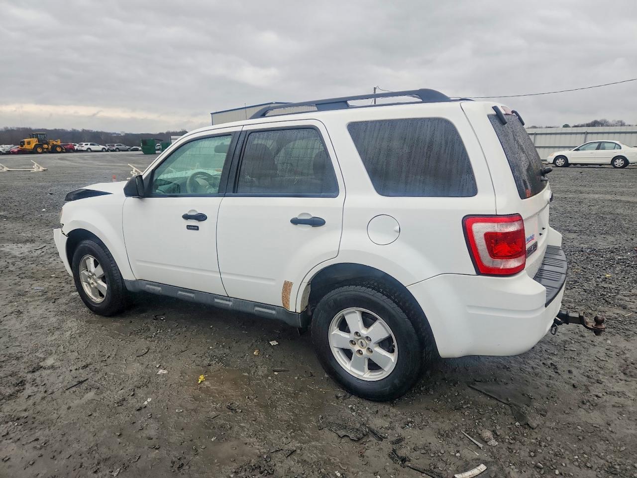 2011 FORD ESCAPE XLT photo 2