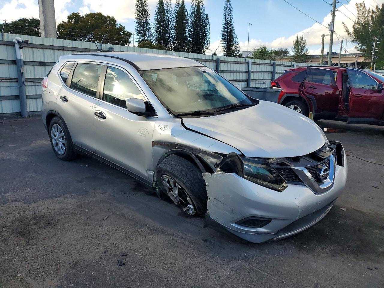 2016 NISSAN ROGUE S photo 4