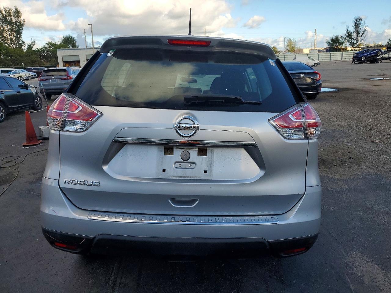 2016 NISSAN ROGUE S photo 6