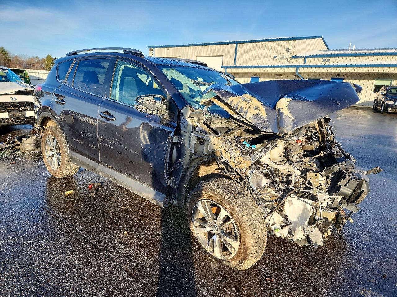 2017 TOYOTA RAV4 XLE photo 4