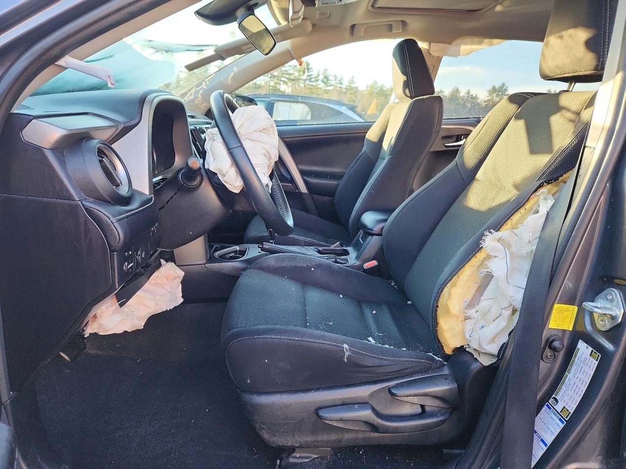 2017 TOYOTA RAV4 XLE photo 7
