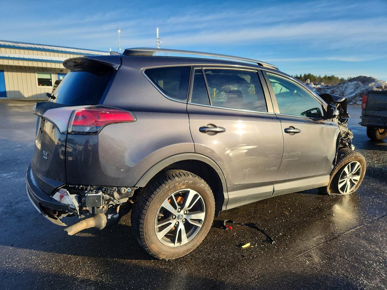 2017 TOYOTA RAV4 XLE photo 3