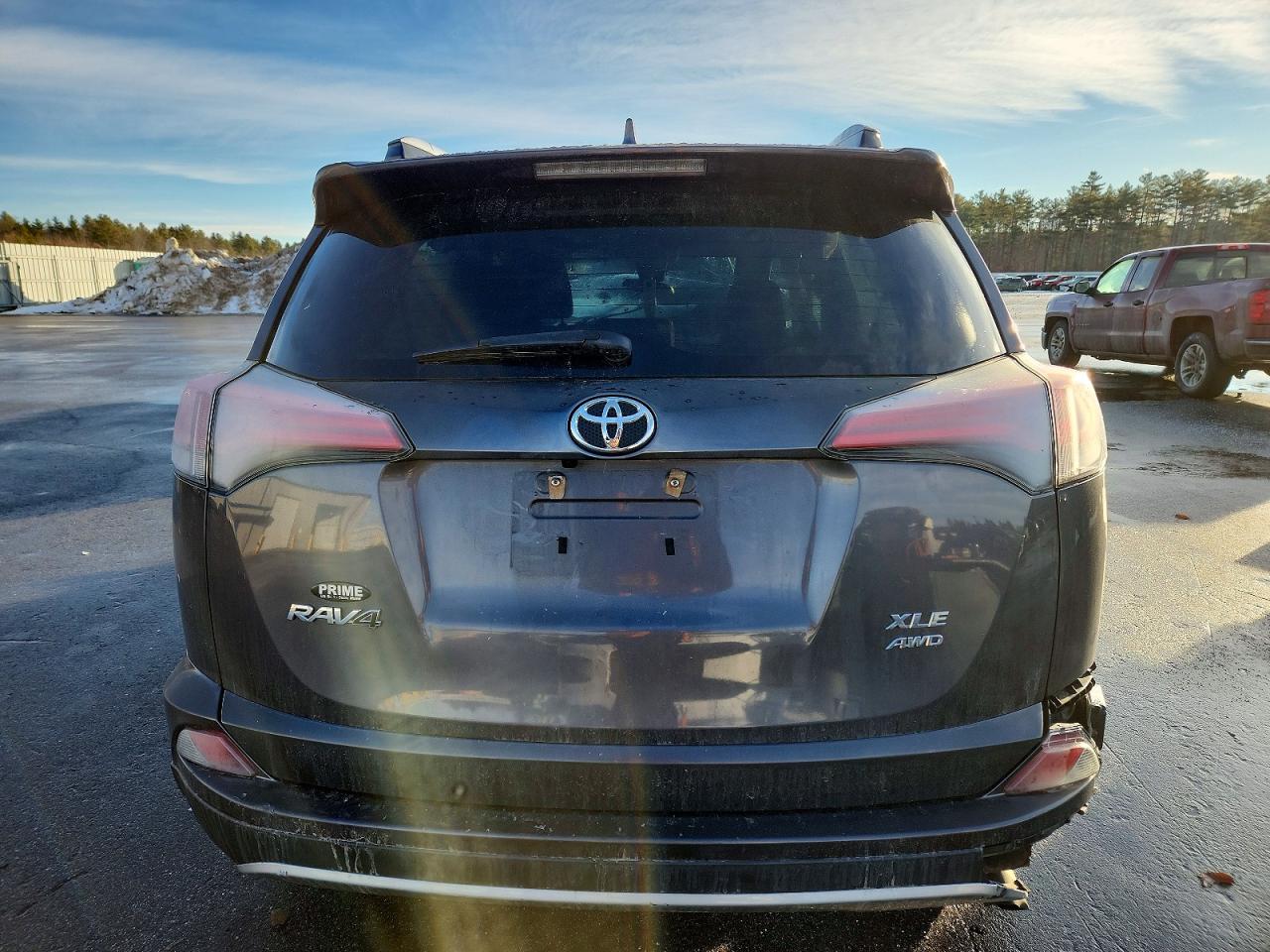 2017 TOYOTA RAV4 XLE photo 6