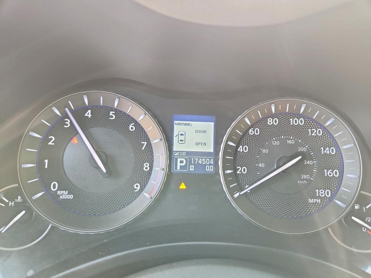2011 INFINITI M37 X photo 9