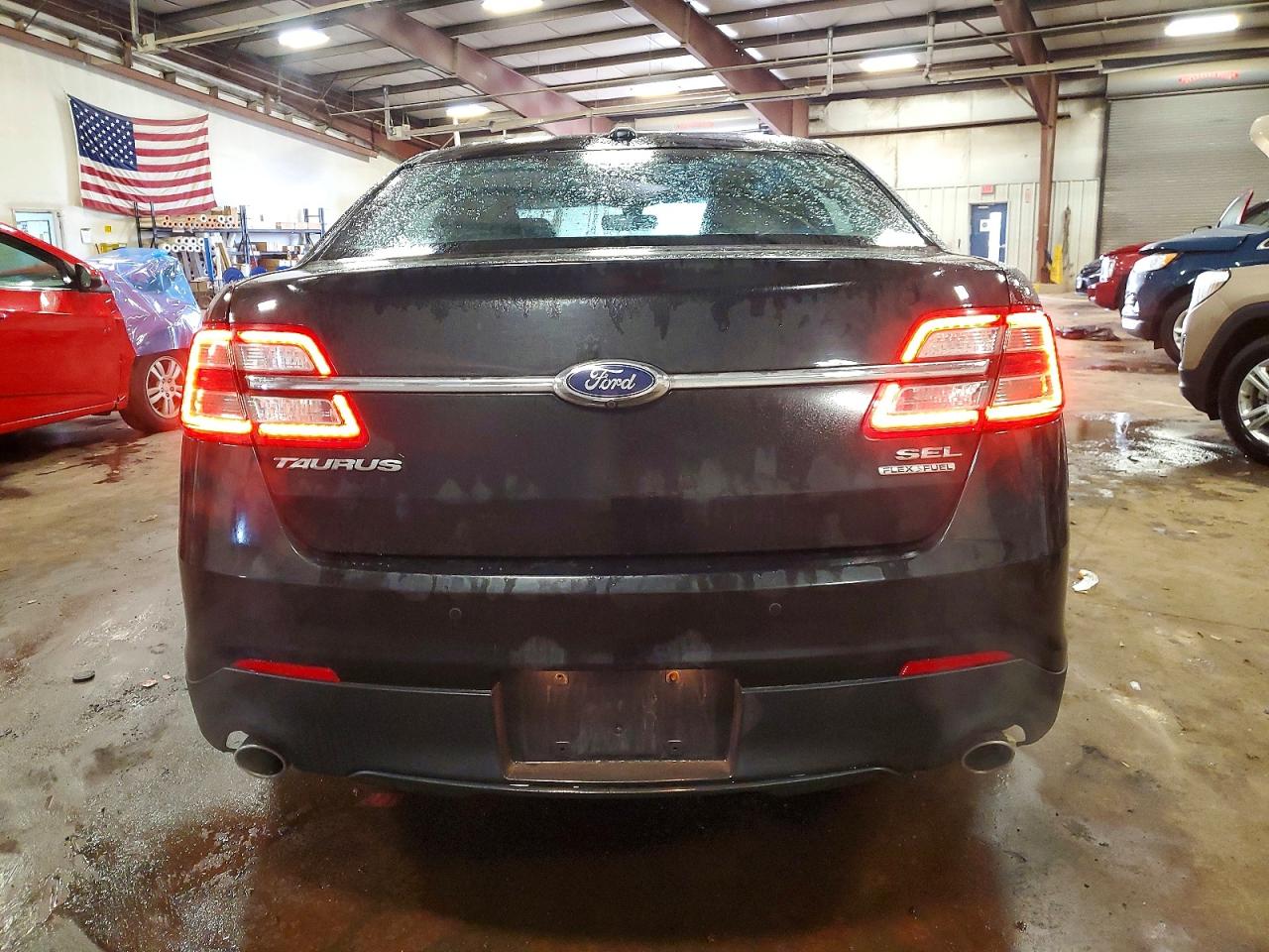 2015 FORD TAURUS SEL photo 6